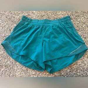 Lululemon Hotty Hot Low Rise Lined- 4inch